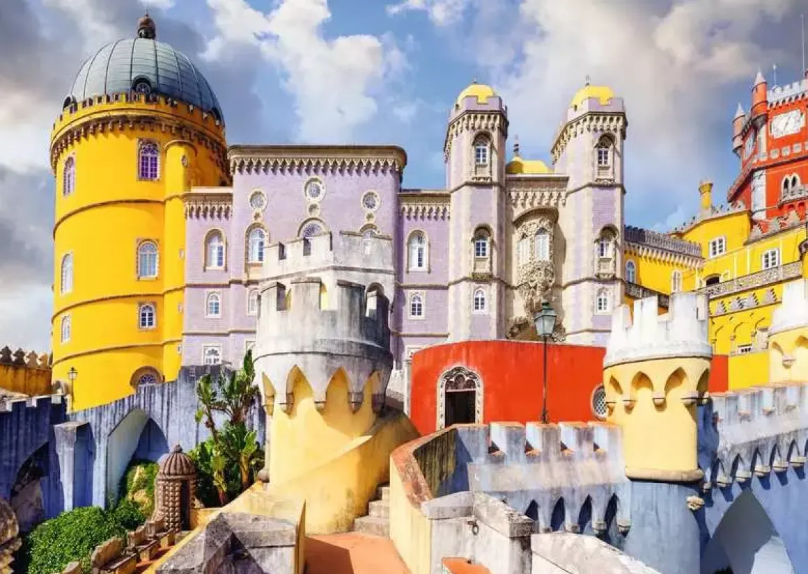 Ravensburger – Pena National Palace, Portugal 1000 Piece Puzzle